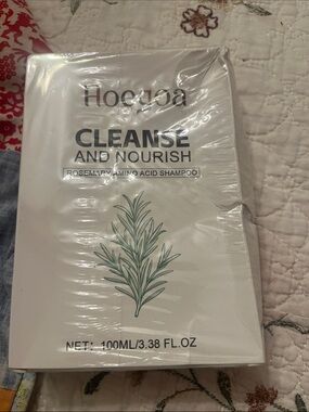 Hoegoa Cleanse and Nourish Rosemary Shampoo - White & Green